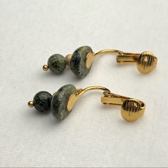 🐷 Green Marbled Stone Clip Ons - Picture 4 of 6